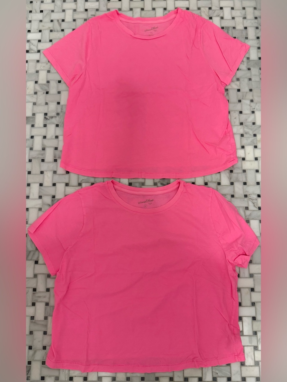 Universal Thread 2 Hot Pink Crew Neck Tees
